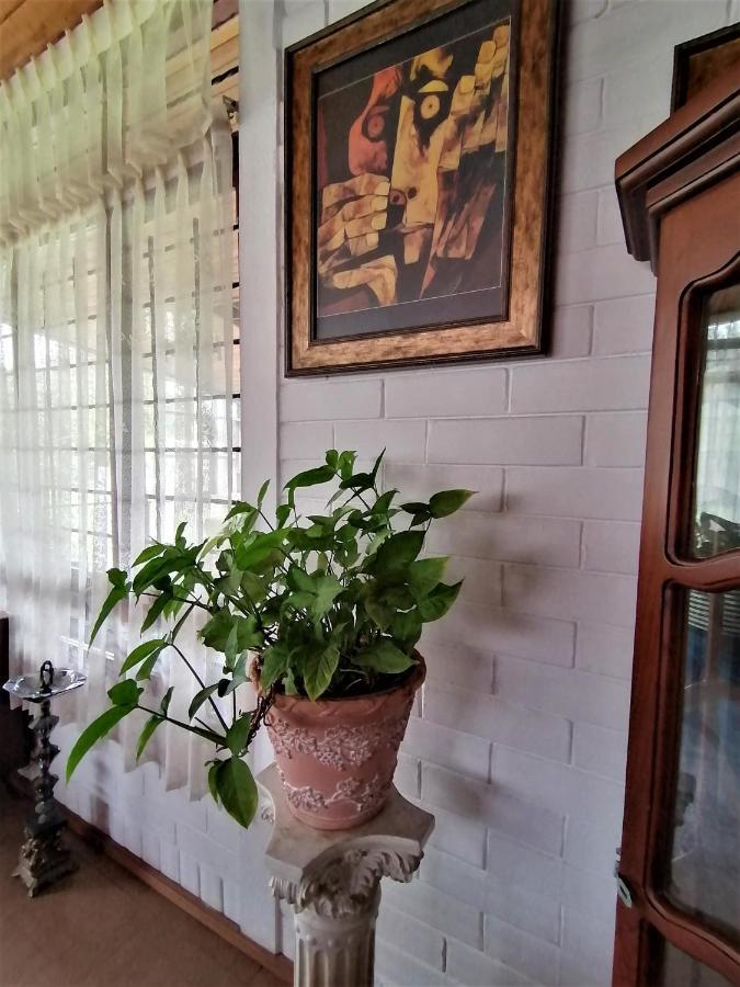 Chester'S B&B Tababela Extérieur photo